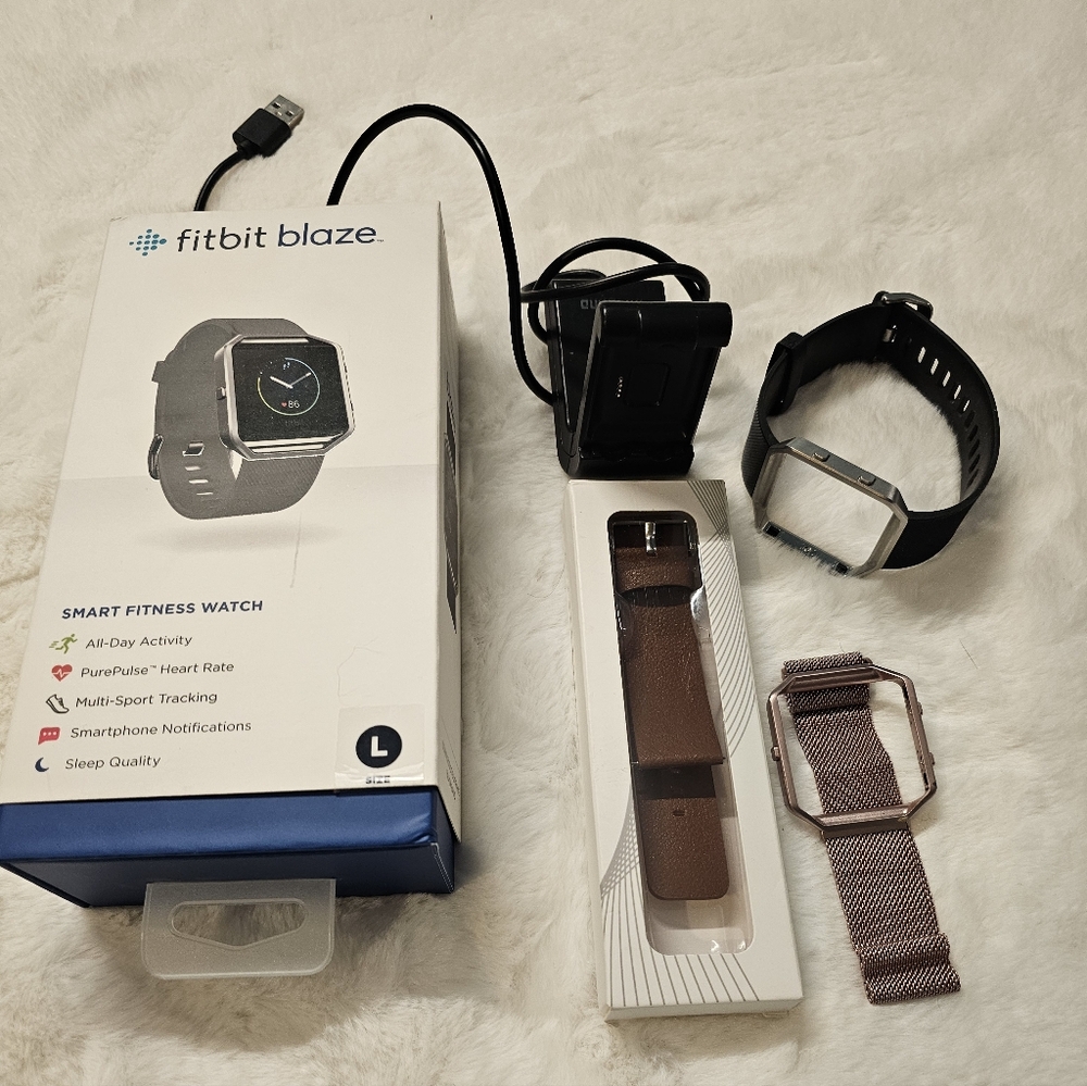 Fitbit Blaze Fitness Watch with 4 Bands 2 Chargers Everything In Photos Size L